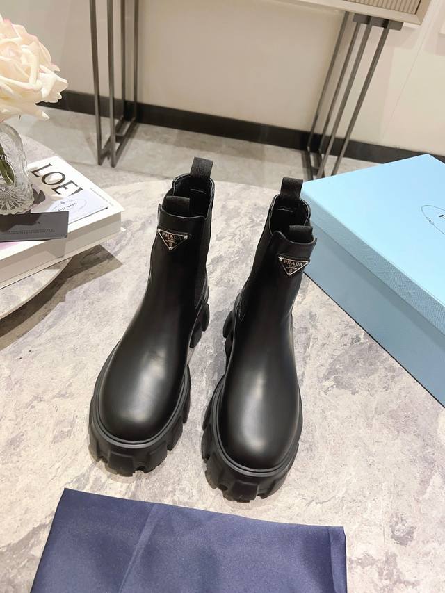 工厂p价 女装女鞋 运动原单普家专柜&官网新款靴子，面料：牛开边珠 牛皮。 里皮：羊皮。原版开发大底，码数35-39 34、40、41定制不调换