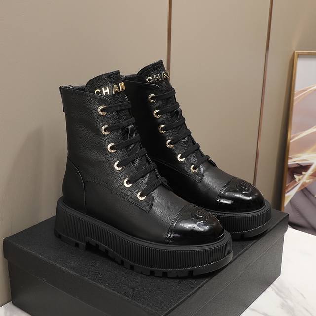 工厂p价 女装女鞋 运动原单 Cc小香秋冬牛皮短靴新品New Arrival～香家短靴基础版型，利落帅气！挺阔饱满，帅气拿捏！流线，材质，工艺严苛遵循原版精髓小