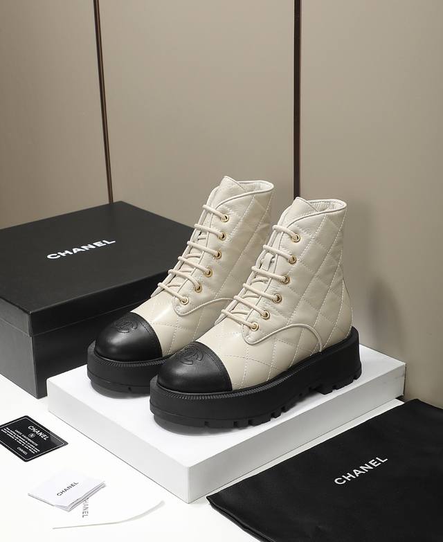 工厂p价 女装女鞋 运动原单 Cc小香秋冬牛皮短靴新品New Arrival～香家短靴基础版型，利落帅气！挺阔饱满，帅气拿捏！流线，材质，工艺严苛遵循原版精髓
