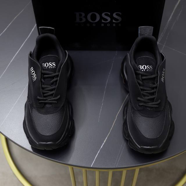 调工厂p价 男装男鞋 运动原单 品牌：Boss 标准码：38-44 45订做 等级：官网同款 材料：原厂牛皮拼接面料 舒适透气内里 轻便柔软耐磨大底 款式类别：
