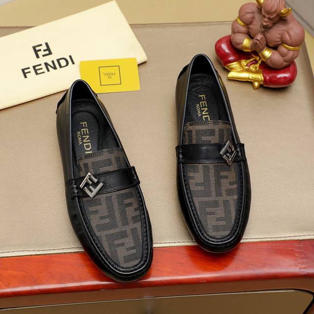 调工厂p价 男装男鞋 运动原单 Fendi-芬迪 经典新款男士休闲套脚鞋专柜品质，原版1:1优质做工鞋面采用进口头层牛皮，皮内里，时尚懒人豆豆设计休闲乐福款，配