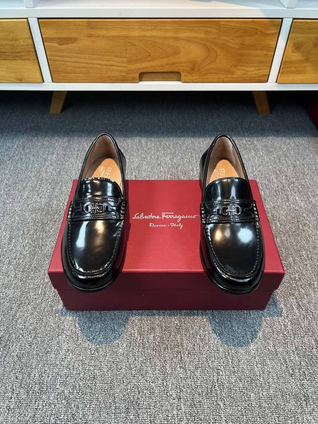 调工厂p价 男装男鞋 运动原单菲拉格慕Ferragamo男士精品皮鞋，鞋面进口开边珠牛皮，水染牛皮内里，真皮大底，标准码39-44 38.45定做不退不换