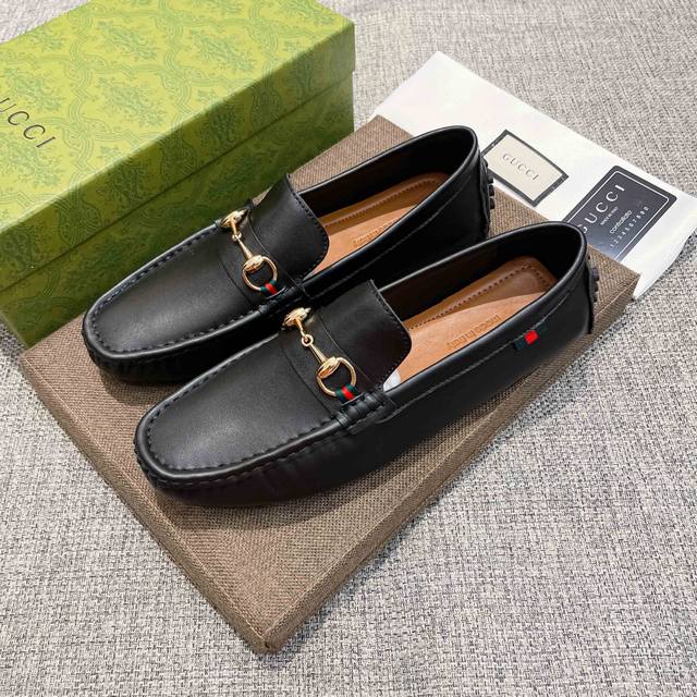 实价 ， Gucci 古奇官网原版新款高端商务休闲驾车豆豆鞋，意大利名模贵族们爆款，时尚界的佼佼者，无可超越，明星同款，鞋面采用进口原版牛皮+原版牛里 真材实料