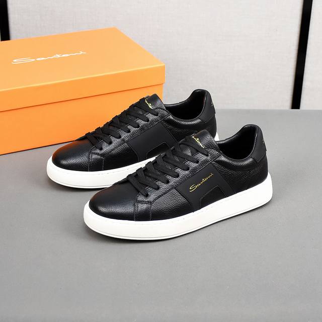 p Santoni 圣东尼 意大利男士手工小牛皮休闲鞋出货！这个意大利纯手工鞋履品牌的每一双鞋设计简洁经典，上脚非常舒适百搭！ 用“新贵”来形容意大利鞋履品牌S