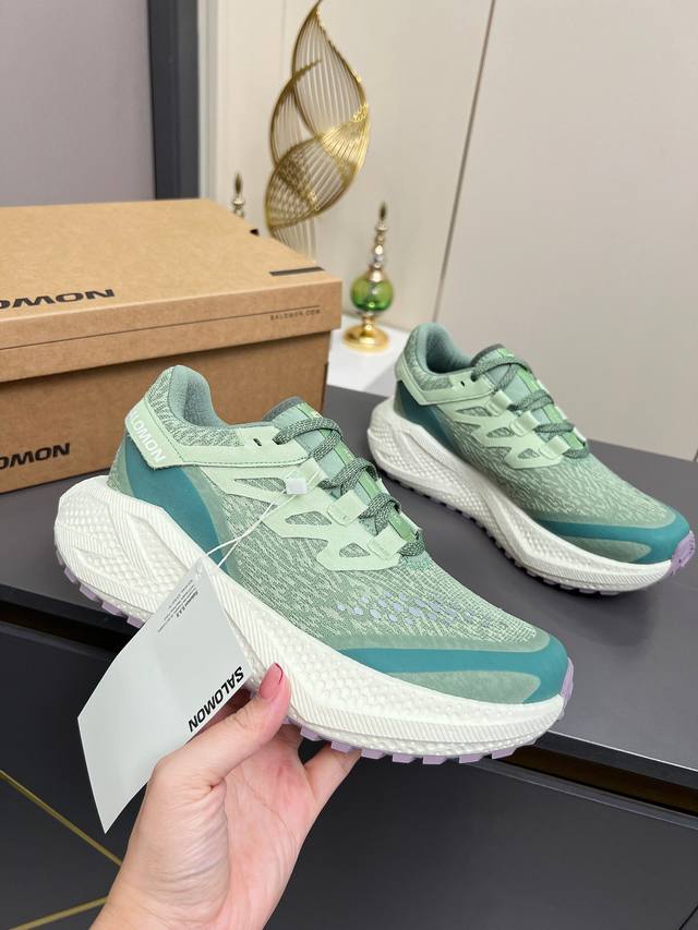 实价380 Salomon 萨洛蒙 Odyssey Elmt Low情侣款运动鞋 1947年在阿尔卑斯山脚诞生的Salomon，原本是造滑雪板的，后来把雪场科技
