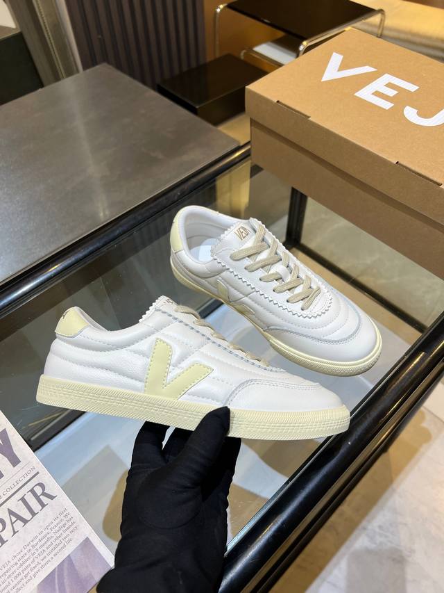 法国Veja 运动鞋 原版定制私模大底可拆卸鞋垫Logo印花镶嵌 面料:进口牛皮+牛反绒 内里：意大利进口帆布 大底：硫化防滑大底 码数：女款35-39 40定