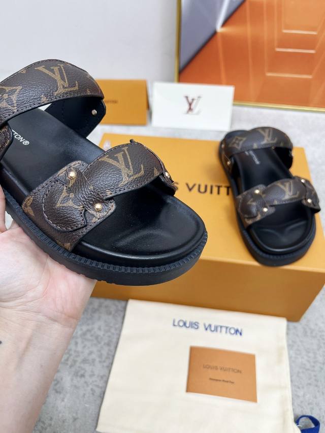 louis Vuitton2025新款，路易威登春夏新款拖鞋火爆上市，1:1高级定制，秒杀一切仿品，原版开模Logo装饰，既时尚又美观，面料:进口牛皮，内里羊皮