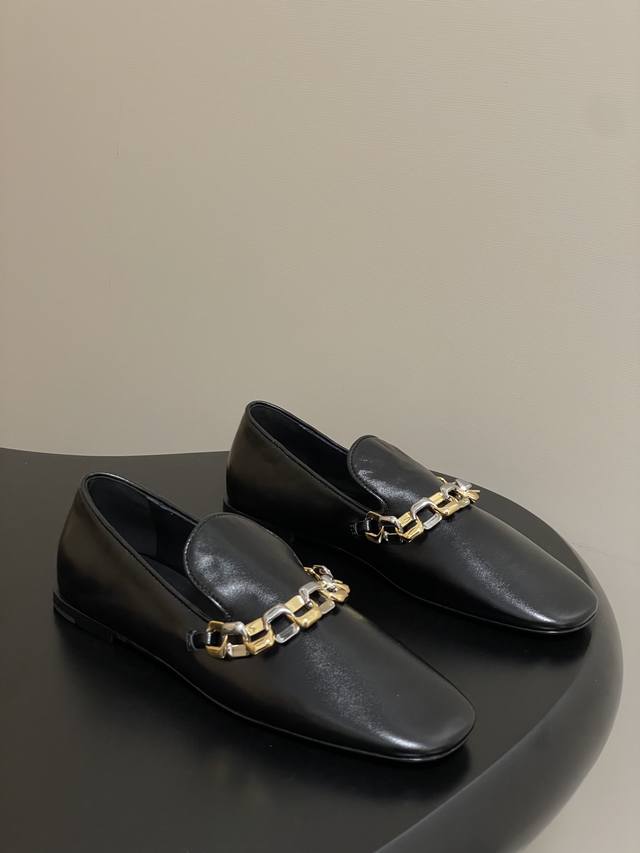 平底 -顶级品质 25Ss早秋新款Jil Sander 吉尔桑达 双色打结链条乐福鞋方头一脚蹬套脚平底单鞋 典型的乐福鞋鞋型，属于一脚蹬，方便穿脱。鞋头为方头设