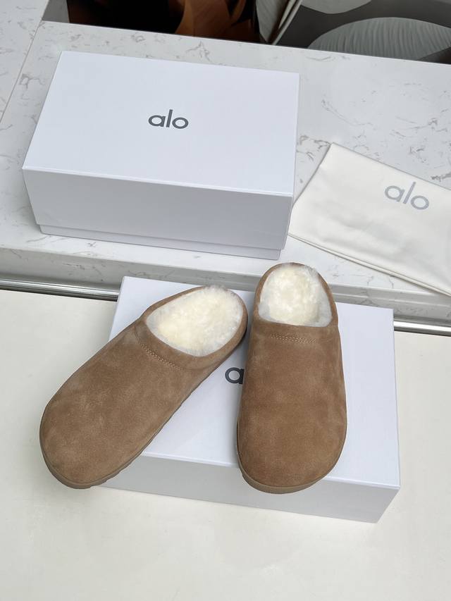 出厂价p Alo25新品羊毛拖鞋 巨显可爱和时髦，拉长腿一绝，出奇的暖和真的是让我无法自拔真太可爱了～ 毛茸茸的羊毛是选用欧洲进口A级羊毛 我们做到与原版一致全