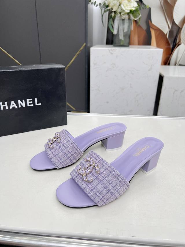 chanel 香奈儿 新款 拖鞋 官网专柜，面料羊皮、内里绵羊皮，垫脚山羊皮，3色任选，35－42码，出厂价p 真皮底190