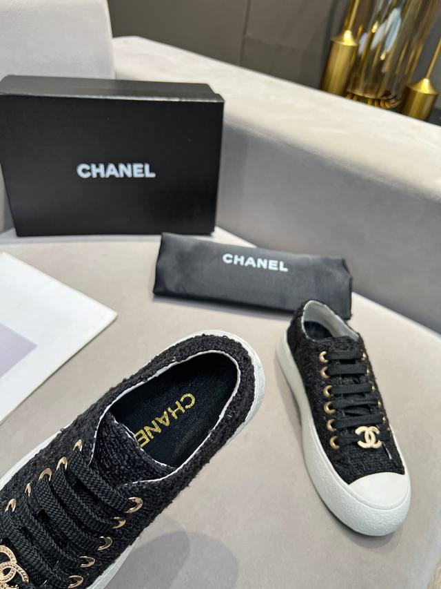 Chanel 早春新款王炸爆款包头鞋 小香C家新款系带休闲鞋 板鞋 运动鞋 本季必入款， 1:1定制，米兰走秀主推款 Tpu立体浮雕双C Logo 大底， 面料