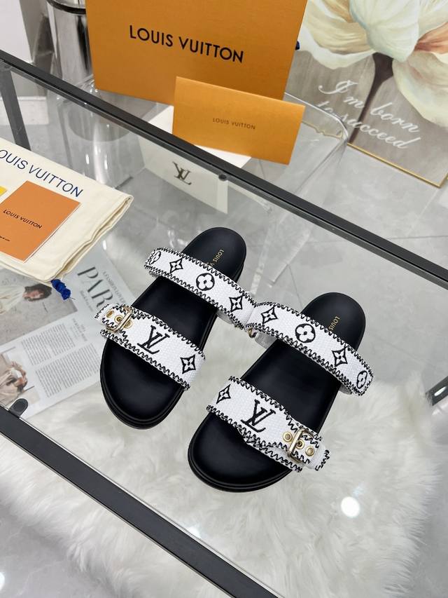 Lv 春夏新款拖鞋皮带扣子可调松紧的设计 满满的沙滩风情 原版开模Lv金属Logo装饰 既时尚又美观超级百搭鞋面电诱 Ogo 定制进口提花布料 原版老花皮料 S