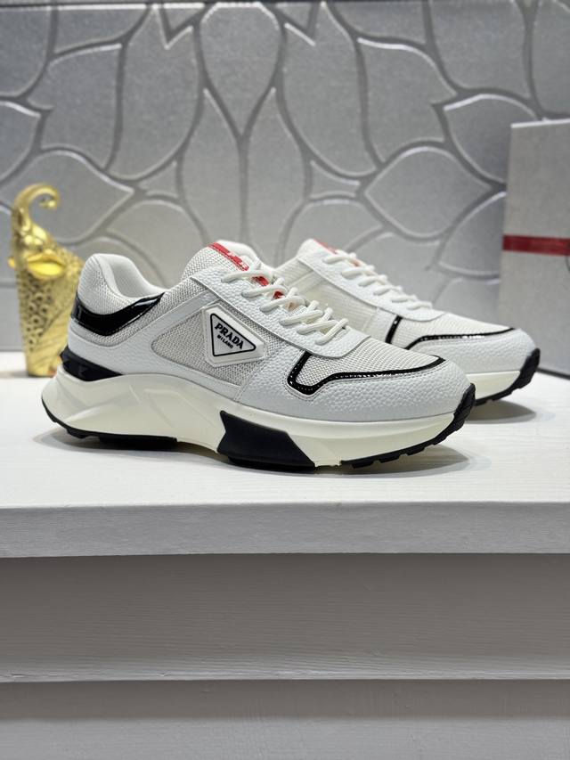 prada* 高端精品 普拉达~男鞋官网经典最新款上市了1：1复制，香港专柜同步，走秀同台；全部采用小牛皮网布内里、橡胶大底原版1:1防滑耐磨；着脚舒适、款式耐