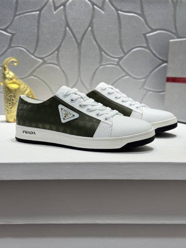 prada* 高端精品 普拉达~男鞋官网经典最新款上市了1：1复制，香港专柜同步，走秀同台；全部采用小牛皮羊皮内里、橡胶大底原版1:1防滑耐磨；着脚舒适、款式耐