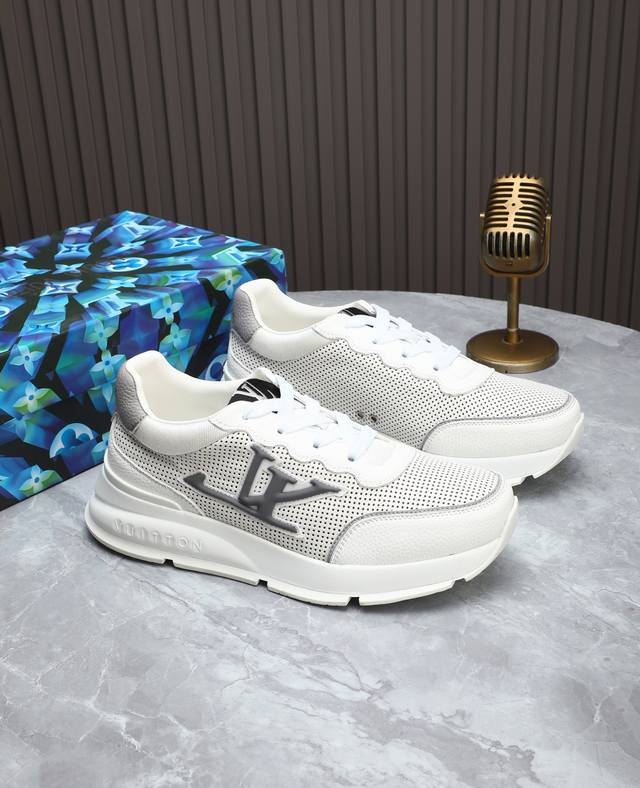实价 Lv 休闲鞋 2025Z柜同步发售 码数:38-44 # 4个颜色鞋面选用多材质拼接网布内里，舒适透气，鞋底：原版舒适耐磨大底，实物拍摄实物更赞