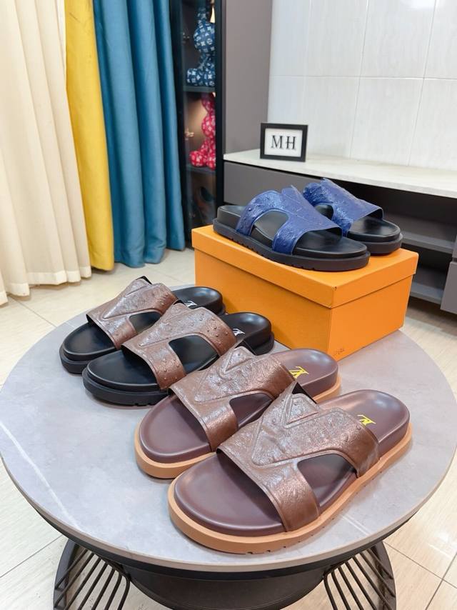 出厂价p Lv 多色新款男士拖鞋 ，原单品质顶级版 ，原版专用牛皮鸵鸟压纹内里侧羊皮，防滑组合底，步履更稳，更舒适轻便，高档大方，码数:38~44