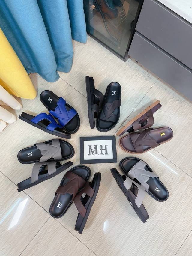 出厂价p Lv 多色新款男士拖鞋 ，原单品质顶级版 ，原版专用牛皮十字纹内里侧羊皮，防滑组合底，步履更稳，更舒适轻便，高档大方，码数:38~44