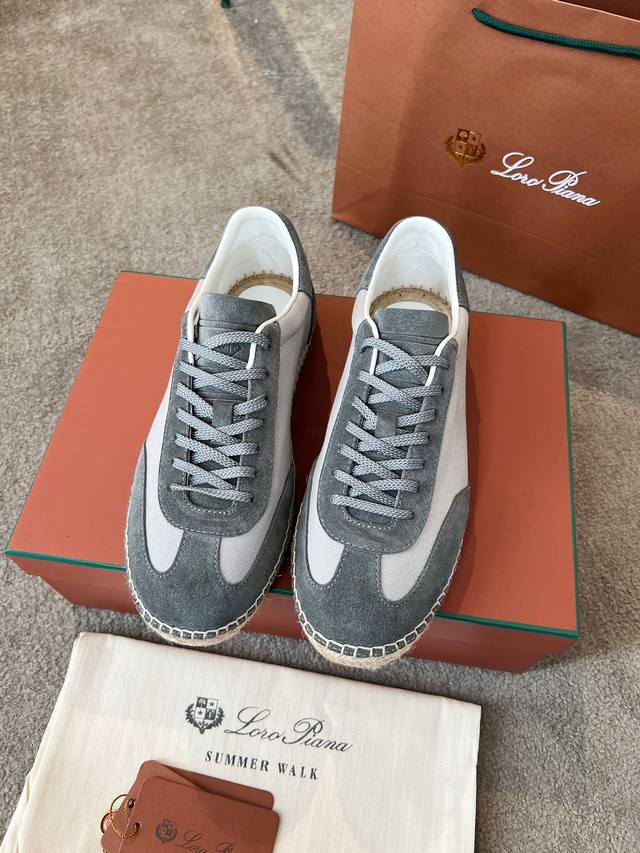 实价： .Loro piana*又一顶级正品级爆款新作 集德训鞋的经典版面与渔夫鞋底的强强结合， 就是如此鬼才设计 小牛绒面料搭配亚麻面料的组合，舒适透气不闷脚