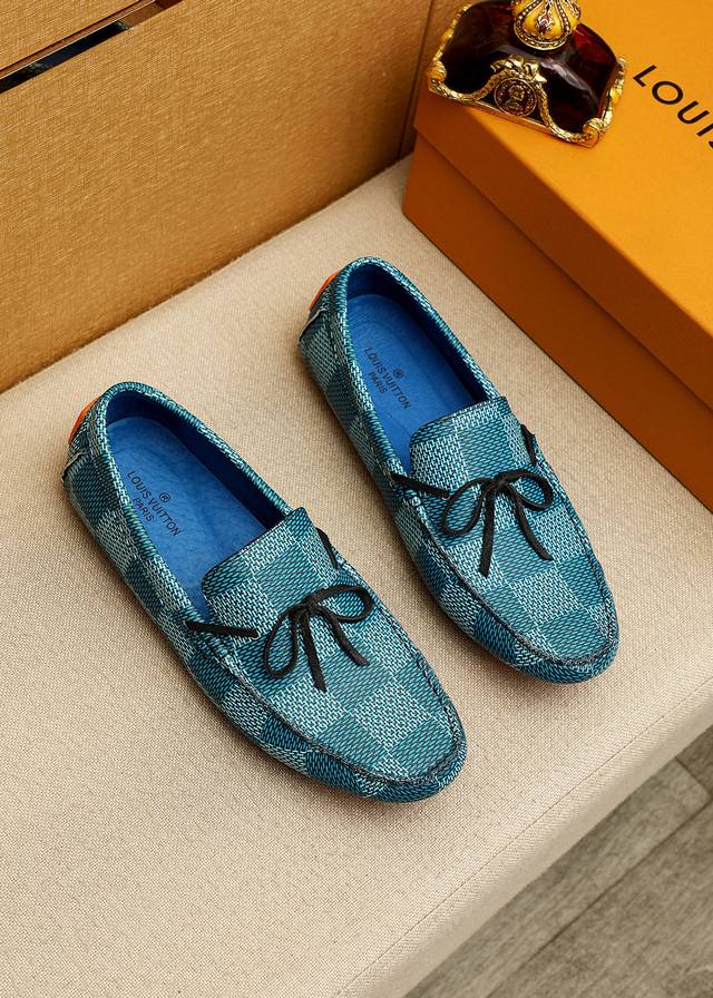商品商标：Louis Vuitton 路易威登 豆豆鞋 正码码数: 38-44 45.46.47订制 商品材料：精选 头层小牛皮鞋面，进口猪皮内里。强烈立体视觉