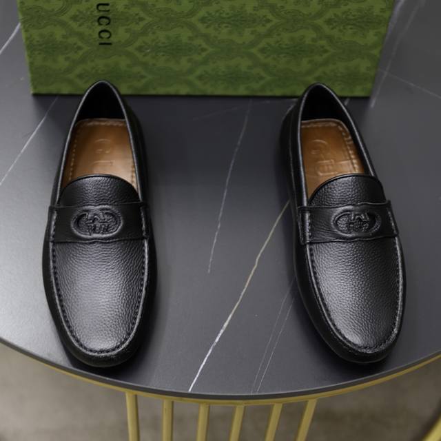 出厂价pp： Gucci 古奇 高端男士驾车、一脚蹬系列 38-44 45订做 全料面原版牛皮！厚实柔软！全内里小牛皮制作！橡胶片式防滑豆豆底！立体套包工艺！时