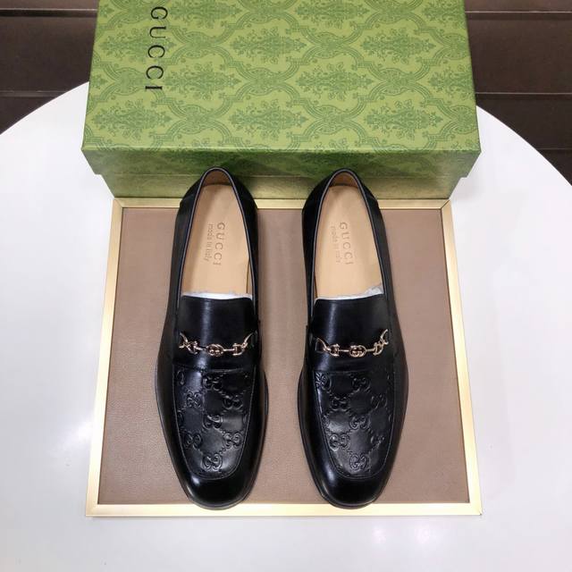 出厂价p 品牌：Gucci 古奇 标准码：男码38 44 45 46可以定做 等级：官网同款 原单品质 材料：原版牛皮 水染牛皮内里 原版橡胶大底 款式类别：男