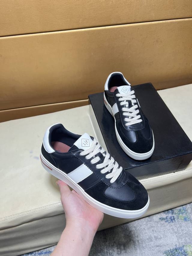 p Lp经典乐福鞋，意大利宝藏品牌，唯一能和爱马仕匹配的品牌！穿了才知道不能辜负我们的双脚，鞋面进口头层牛皮搭配透气面料，水染牛皮垫脚 官方原版玻璃胶大底，码数