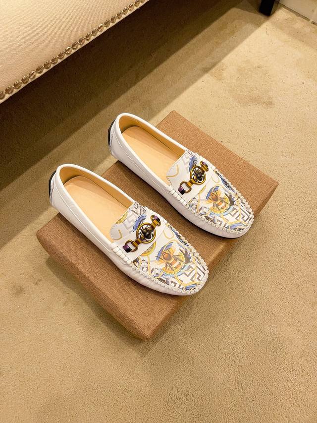 工厂p价 Gucci 男士新款豆豆鞋上市 原单品质 官网1:1同步头层牛皮皮内里，完美造型顶级品质，橡胶耐磨大底，，鞋型饱满，立体感十足超级百搭 高档不失品味，