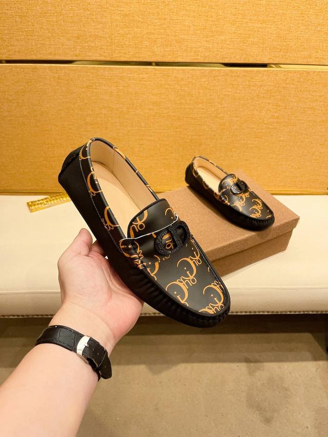工厂p价 Dior 迪奥男士新款豆豆鞋上市 原单品质 官网1:1同步头层牛皮皮内里，完美造型顶级品质，橡胶耐磨大底，，鞋型饱满，立体感十足超级百搭 高档不失品味