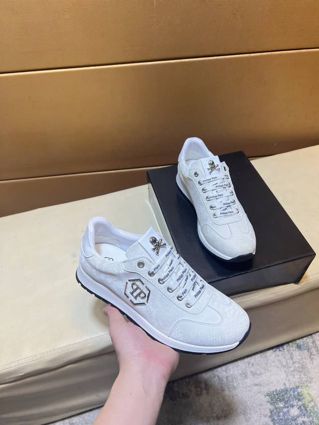 p pp 菲利普 原单品质.～ 独特现代风运动鞋。休闲鞋潮男必备款 意大利进口原版品牌，进口原版皮，羊里 拒绝脱色磨脚 鞋底：原厂特供原版底，法国懒人风格设计