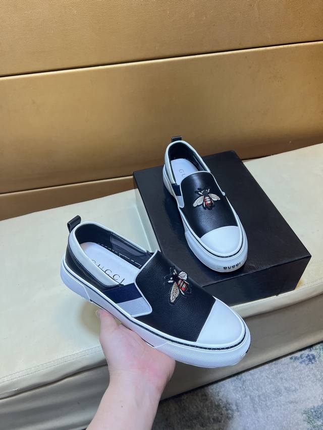 p 原单品质独家首发 古奇 独特现代风运动鞋。休闲乐福原版皮 猪里 拒绝脱色磨脚 鞋底：原厂特供原版底，超酷 系带走路都带风风格设计 超舒服耐磨防滑原版底 。就