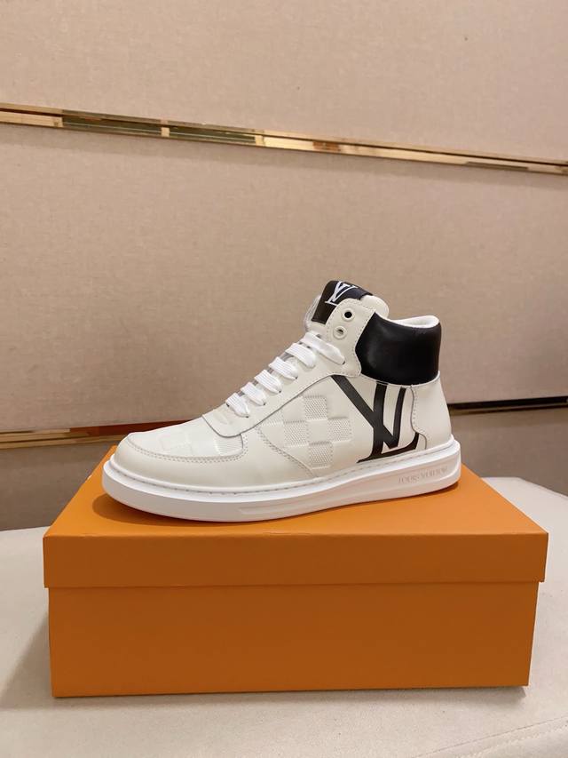 工厂p价 Lv 路易威登。最新潮鞋休闲鞋实体店爆款。新品春夏季舒适进口定制原版牛皮，独特提花面料元素设计。搭配羊皮内里，Lv原版底， 高端包装高品质细节决定品质