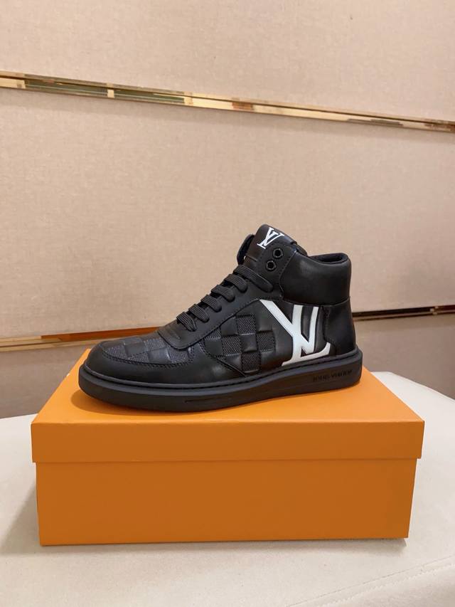 工厂p价 Lv 路易威登。最新潮鞋休闲鞋实体店爆款。新品春夏季舒适进口定制原版牛皮，独特提花面料元素设计。搭配羊皮内里，Lv原版底， 高端包装高品质细节决定品质