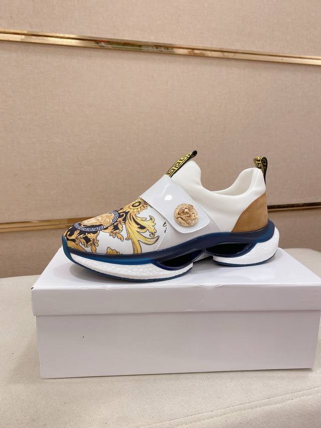 工厂p价 新款Versace 范思哲 鞋面进口牛皮内里进口羊皮内里 。原版大底开模，每一位男士的身份衬托，上脚大气稳重高端定制专柜原版复刻不管风吹雨打鞋楦不变，