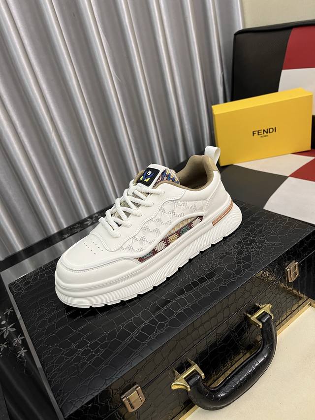 出厂价pp： 芬迪Fendi 原单品质.～ 独特现代风运动鞋。休闲鞋潮男必备款 意大利进口原版品牌，进口原版皮，羊里 拒绝脱色磨脚 鞋底：原厂特供原版底，法国懒
