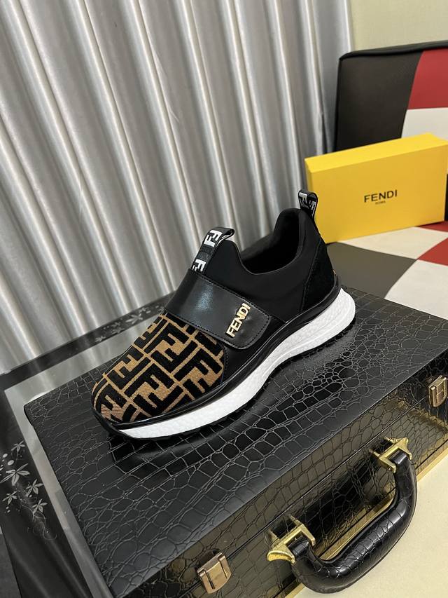 出厂价pp： 芬迪Fendi 原单品质.～ 独特现代风运动鞋。休闲鞋潮男必备款 意大利进口原版品牌，进口原版皮，羊里 拒绝脱色磨脚 鞋底：原厂特供原版底，法国懒