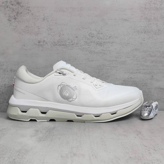 Kith×On昂跑联名 Cloudzone 舒适百搭防滑减震支撑 低帮跑步鞋 男女款 尺码：36-45 含半码 纯原版本，鞋标二维码可扫