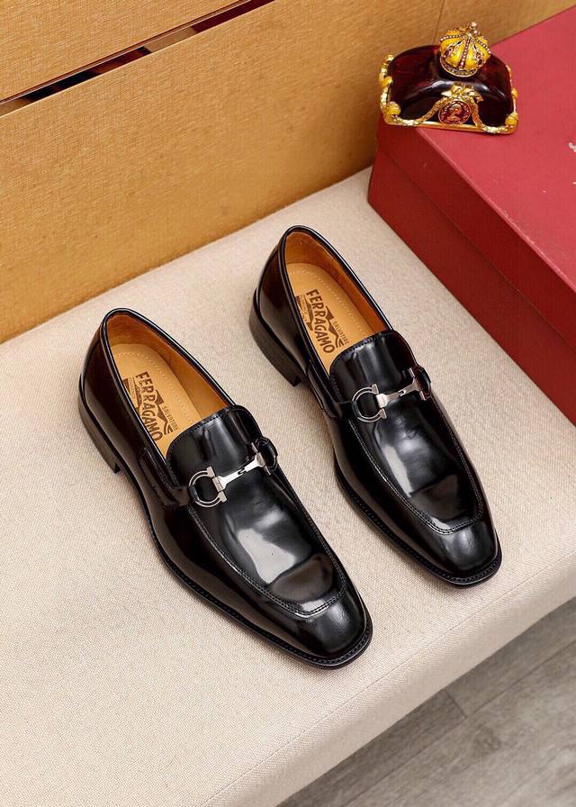 商品商标：Ferragamo 菲拉格慕 休闲皮鞋 正码码数: 38-44 45订制 商品材料：精选 进口头层开边珠牛皮鞋面+奢华五金扣，进口水染牛皮内里。强烈立