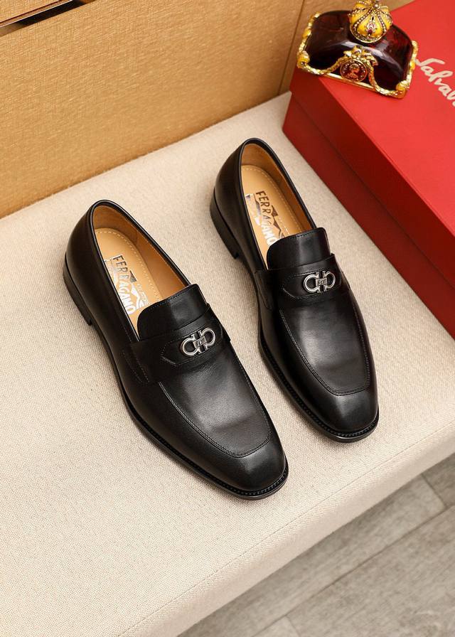 商品商标：Ferragamo 菲拉格慕 休闲皮鞋 正码码数: 38-44 45.46订制 商品材料：精选 进口头层牛皮鞋面+奢华五金扣，进口水染牛皮内里。强烈立