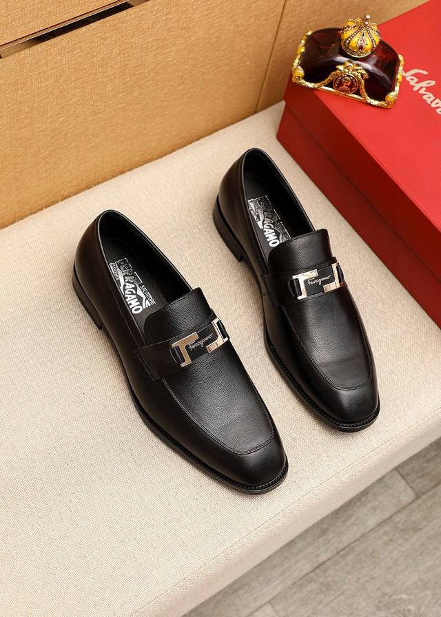 商品商标：Ferragamo 菲拉格慕 休闲皮鞋 正码码数: 38-44 45.46订制 商品材料：精选 进口头层小牛皮鞋面+奢华五金扣，进口水染牛皮内里。强烈