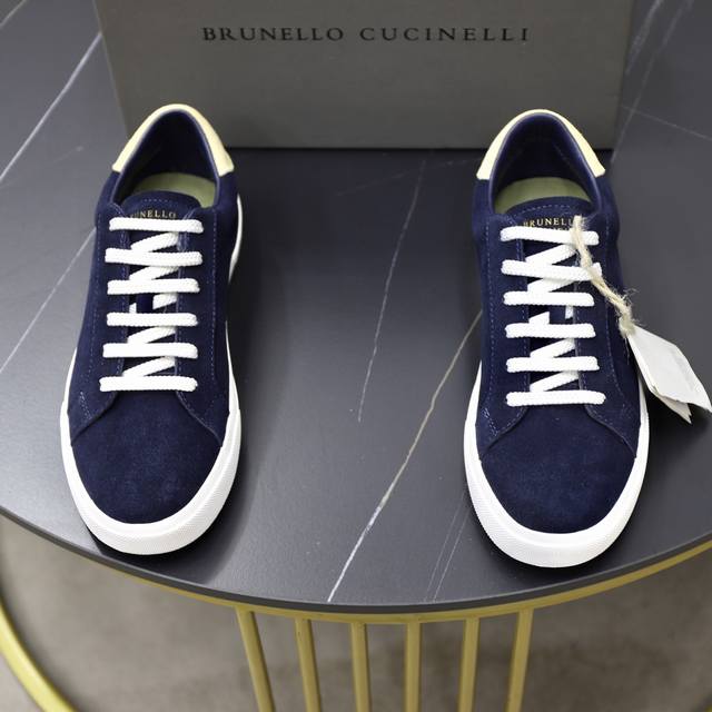 出厂价pp： Bc新品发售Brunello Cucinelli运动 滑板鞋｜牛反绒鞋面以现代方式诠释经典款式｜内里本白色苯染专用。｜透气不闷脚｜独家开模大底｜牛