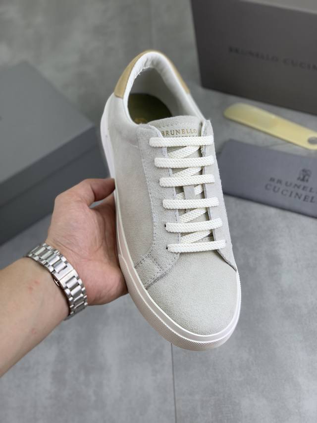 出厂价pp 实价 Bc新品 Brunello Cucinell* 低帮运动鞋 经典纱线激发了这款运动鞋的精致与运动品味。原版牛皮鞋面极致轻盈且富有弹性，鞋子两侧