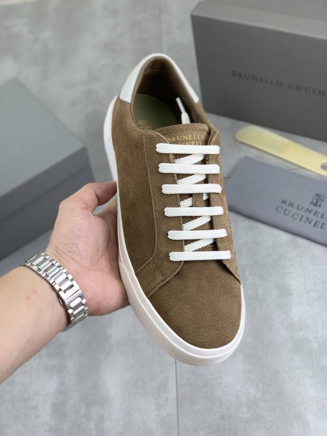 出厂价pp 实价 Bc新品 Brunello Cucinell* 低帮运动鞋 经典纱线激发了这款运动鞋的精致与运动品味。原版牛皮鞋面极致轻盈且富有弹性，鞋子两侧