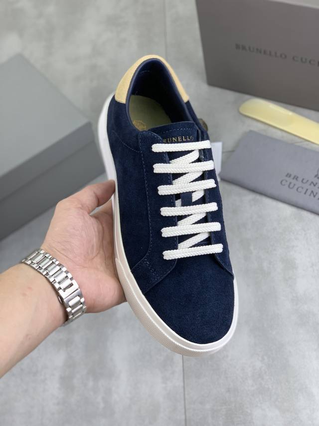 出厂价pp 实价 Bc新品 Brunello Cucinell* 低帮运动鞋 经典纱线激发了这款运动鞋的精致与运动品味。原版牛皮鞋面极致轻盈且富有弹性，鞋子两侧