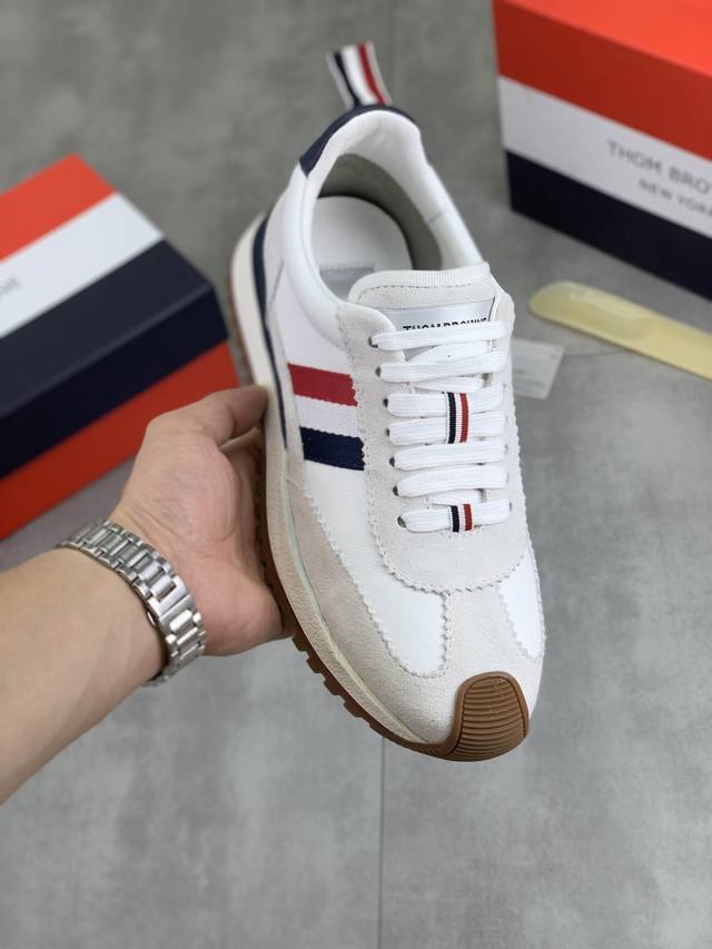 工厂p价p 实价 Thom Browne 汤姆.布朗 Tb官网同款 原单爆款运动鞋 头层牛皮加透气布料1：1原板 羊皮内里鞋身配件开模 品质 亲们你还为穿着搭配