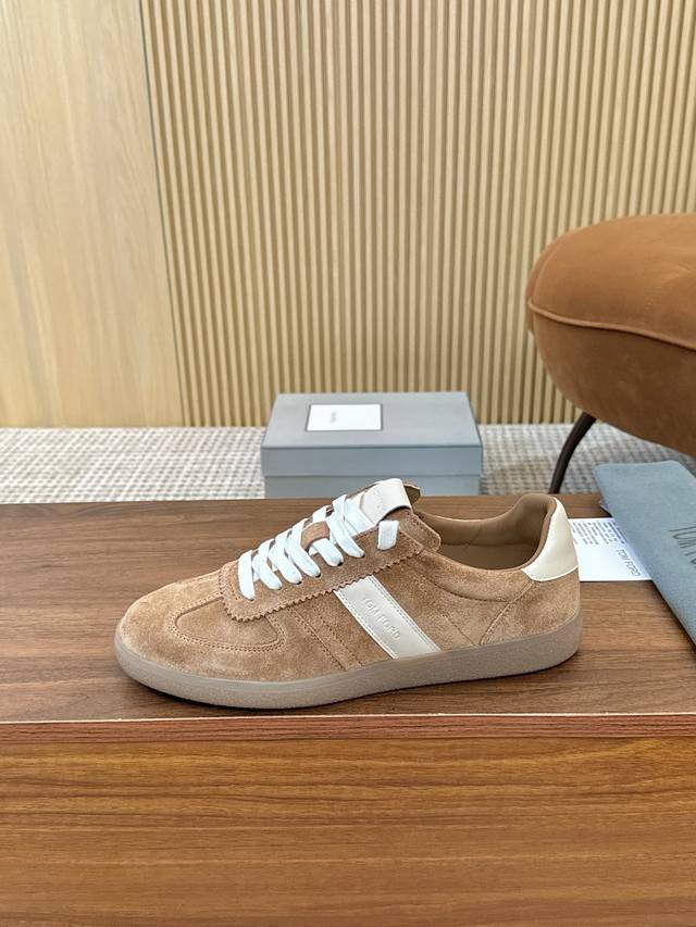 实价 汤姆福特 Tom Ford 美国时尚轻奢2025爆款款 Size：39-45 Tom Ford来自欧美品牌，贸易原单，国内罕见，不易撞款 春夏穿到秋冬，跨