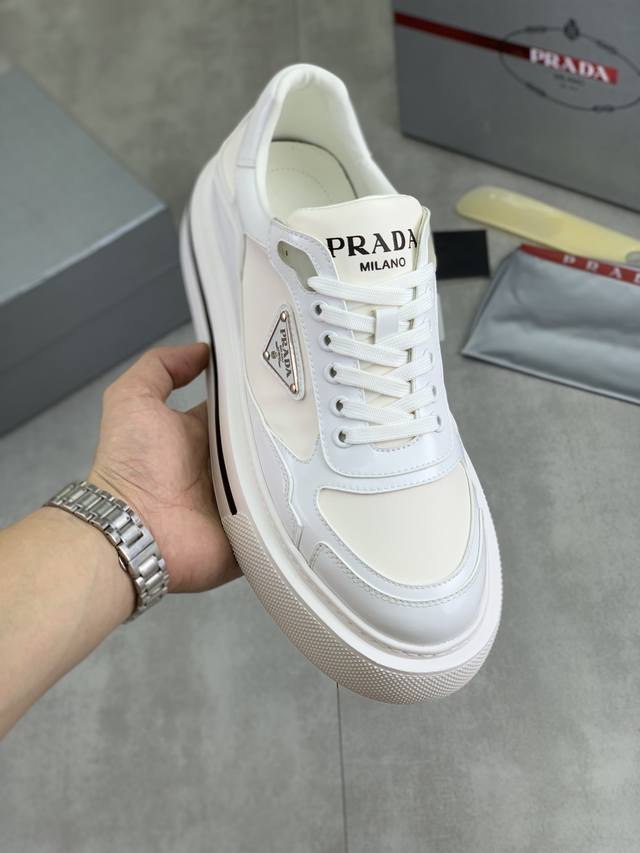 工厂p价p 实价 高版本 官网爆款上市， 潮牌 普拉达prada 主推爆款，前卫百搭时尚男鞋私版开模，牛皮面拼接1：1..时尚干脆、原版进口牛皮内里牛皮垫脚；大