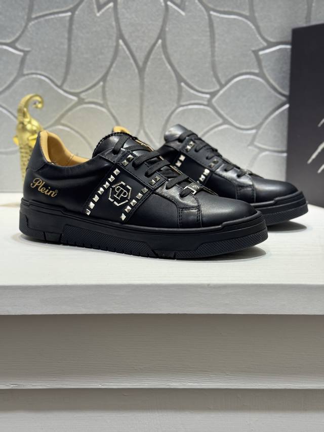 philipp plein-菲利普普来因 普来因爆款来袭独家款现货 philipp plein 德国pp菲利普官网新款上市 完美造型打造顶级品质铆钉配件，鞋面牛