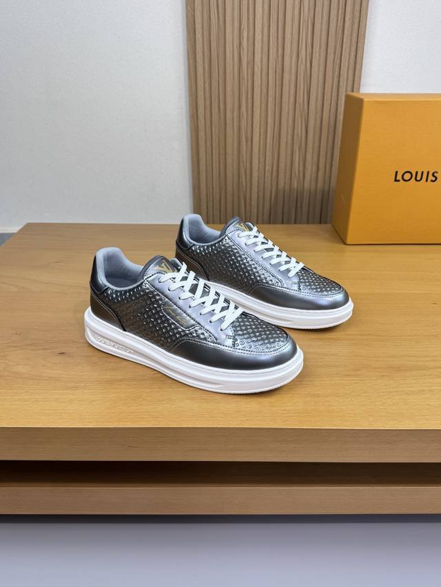 Louis Vuitton 路易威登 -高端品质 原单 休闲运动鞋 -鞋面：枪色小牛皮、空压品牌图腾、鞋身.鞋舌.后跟.丝印高周波品牌Logo -内里：品牌帆布