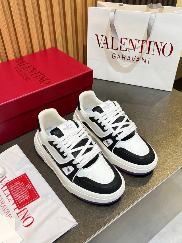实价： Vltn华伦 情侣款运动鞋系列 Valentino 2025新款情侣运动鞋 火爆发售. 原版Zp入购拆解. 反复打版调改. 力要一比一还原！顶级奢华力作