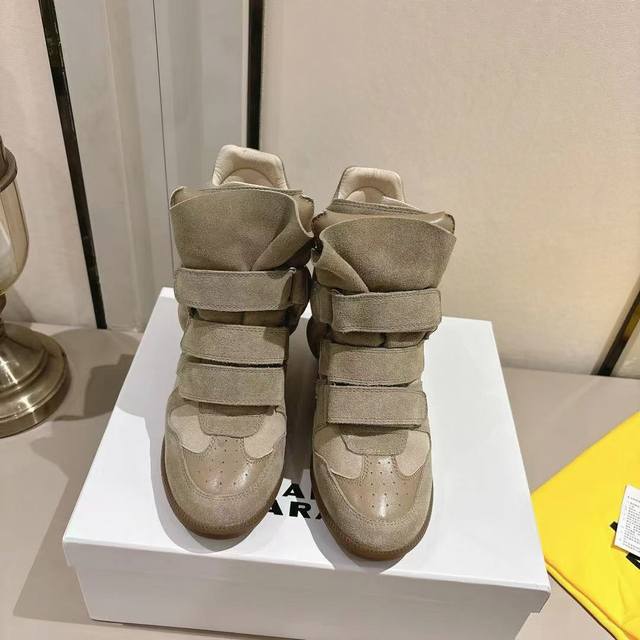 Isabel Marant 伊莎贝尔秋冬最新款高帮鞋 超多明星网红博主热推款 妥妥的**神器 一双简单又不失高级的高帮鞋 原版1:1复刻细节 隐线大底！脚感特别